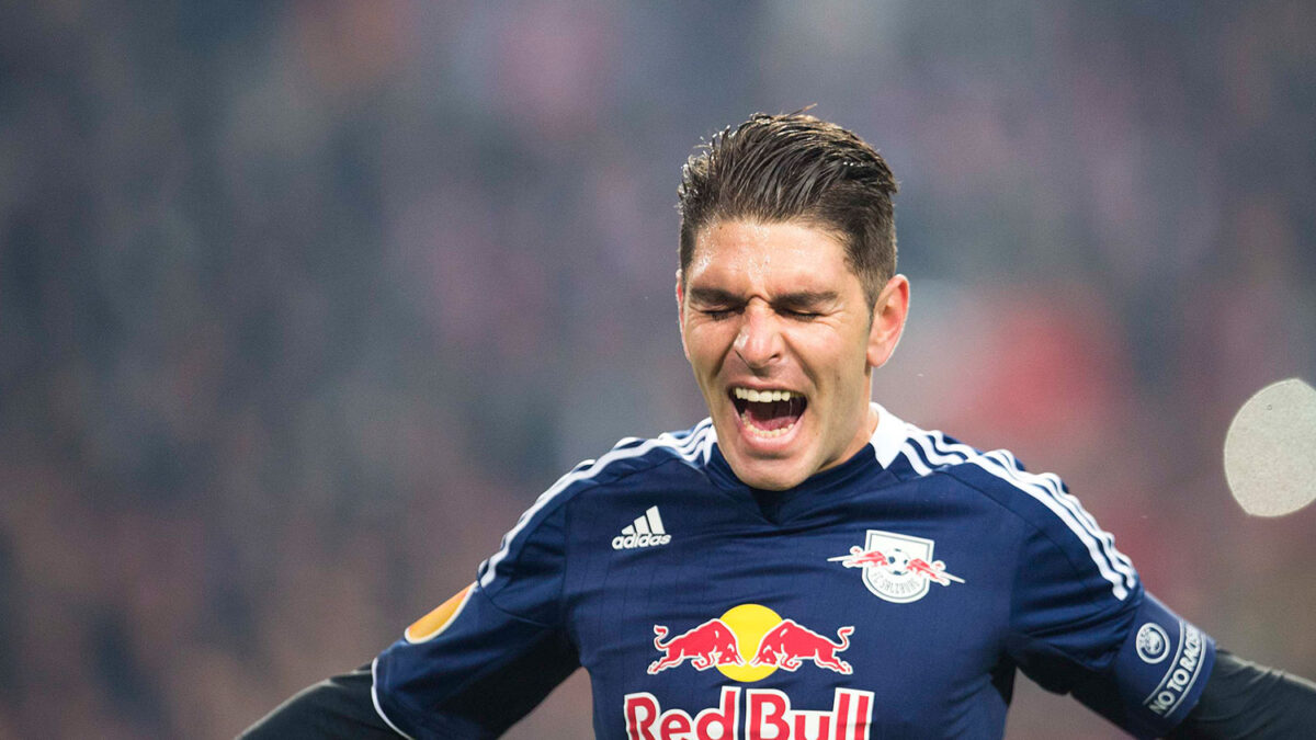 Jonathan Soriano, autor del gol a 50 metros ante el Ajax de Amsterdam