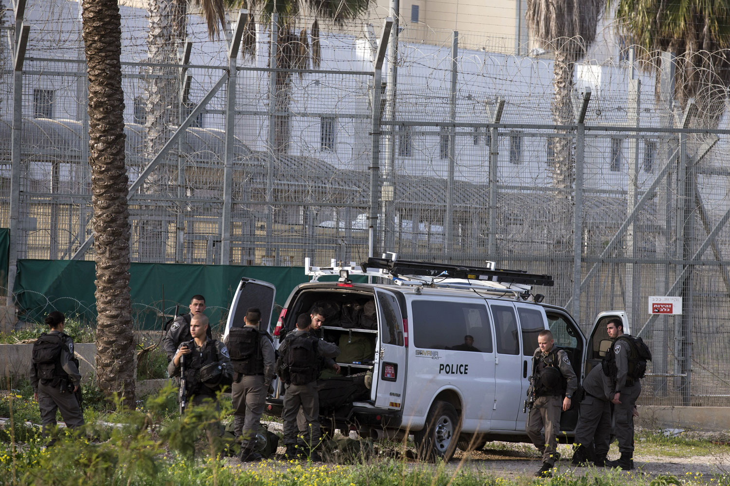 Muere un preso y 5 guardias resultan heridos tras un motín en una cárcel de Israel