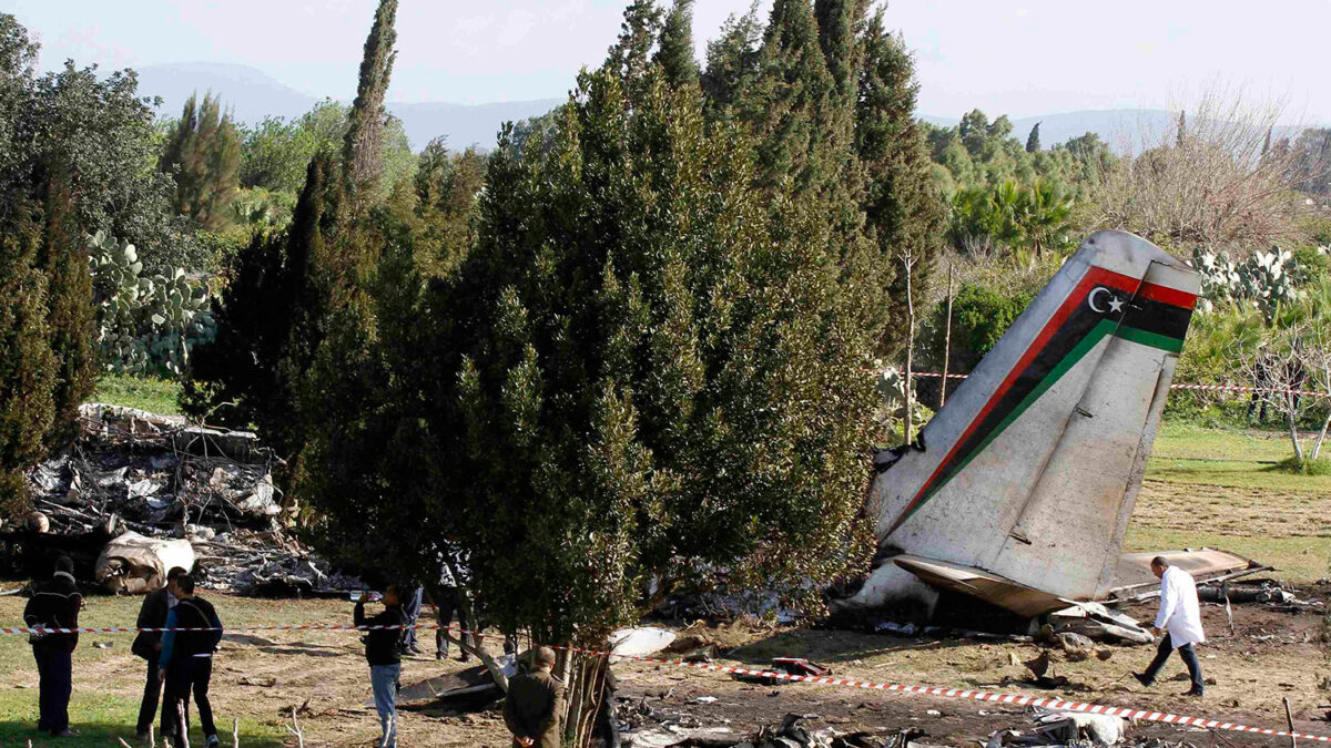 Al menos 11 personas han muerto tras estrellarse un avión de rescate militar en Túnez