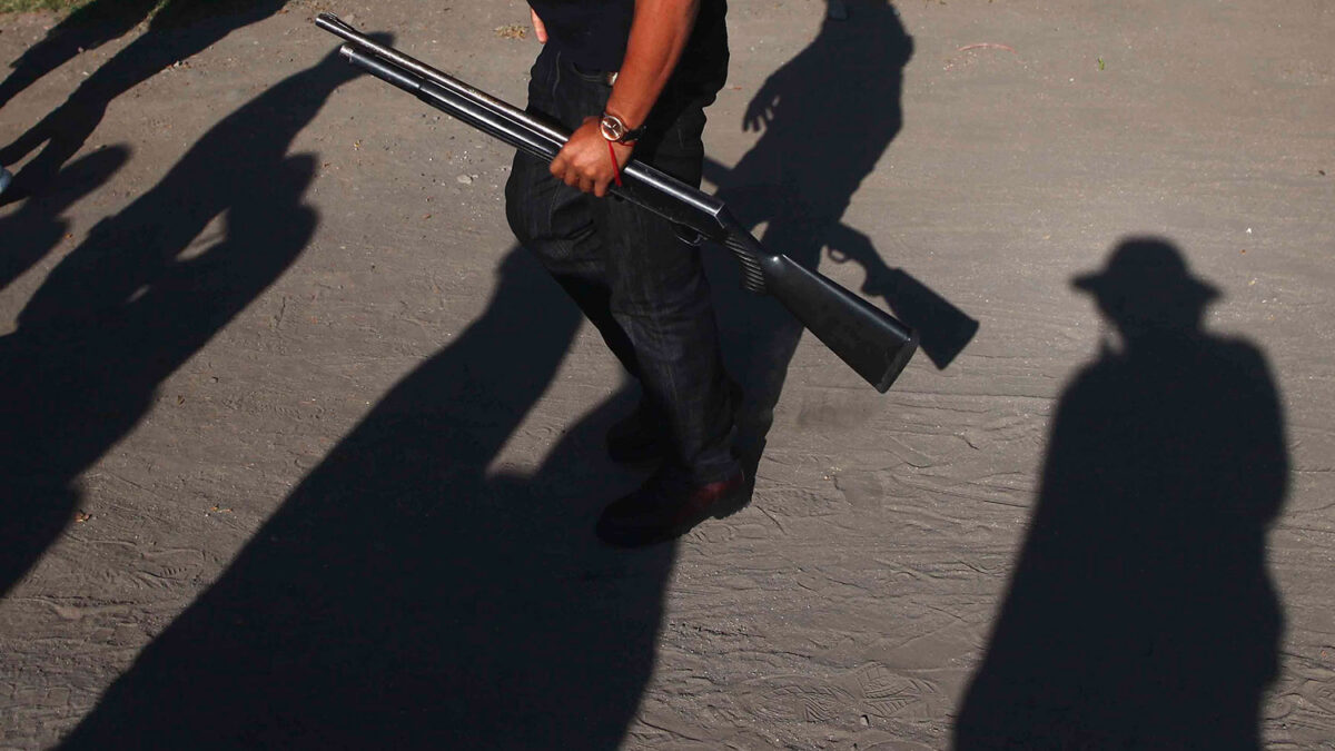 Autodefensas encargan a los federales la depuración de templarios infiltrados en sus filas.