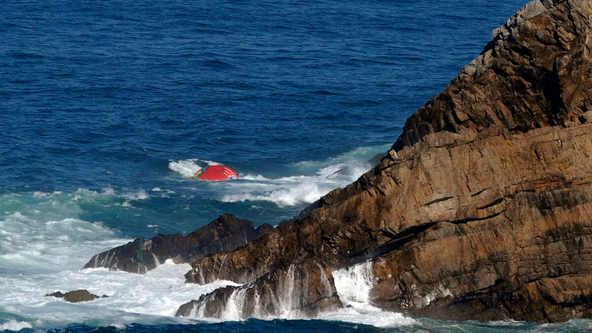 El naufragio de un pesquero en Asturias deja 2 muertos y 6 desaparecidos