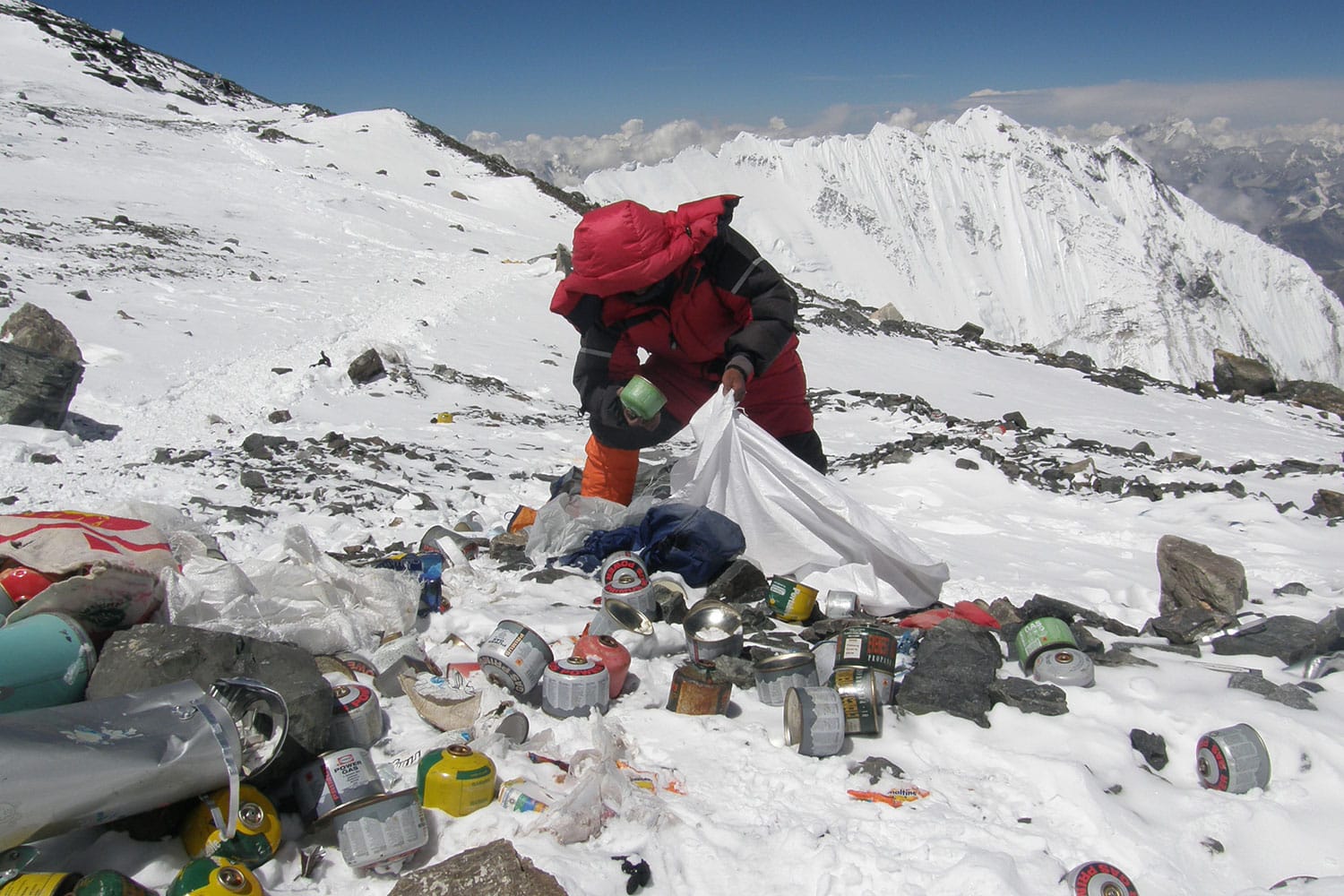 El gobierno de Nepal obliga a bajar del Everest con, al menos, ocho kilos de basura