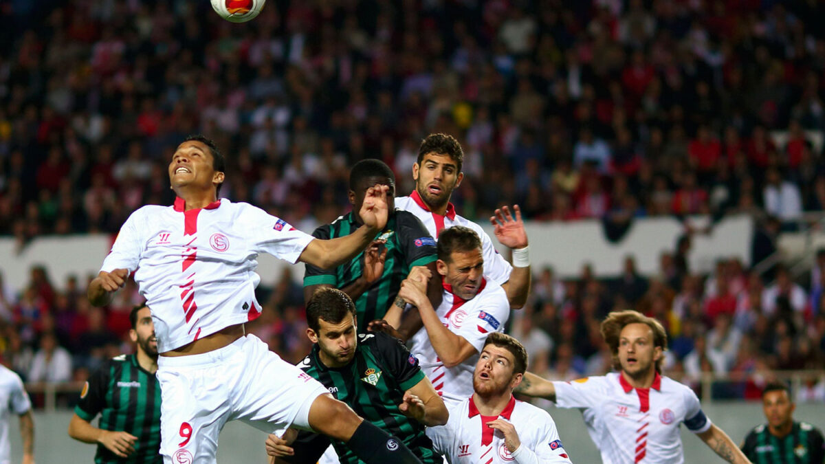 El Betis derrota al Sevilla en la Liga Europa y el Valencia sentencia su pase a cuartos de final