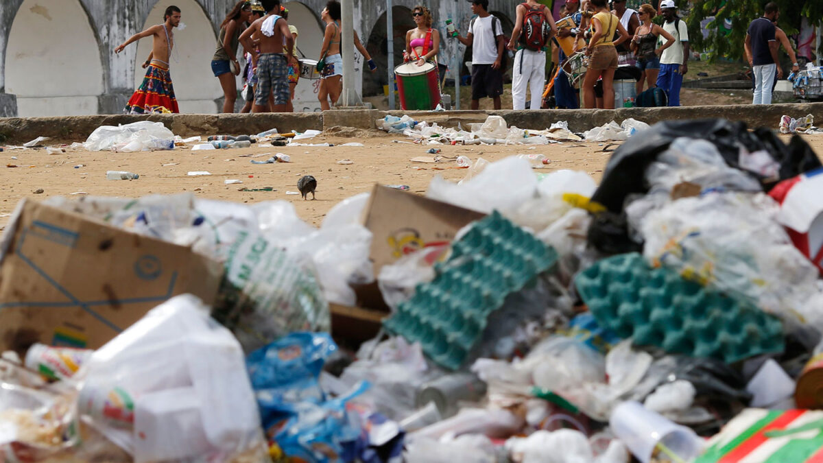 Quinta jornada de huelga de barrenderos en Río de Janeiro