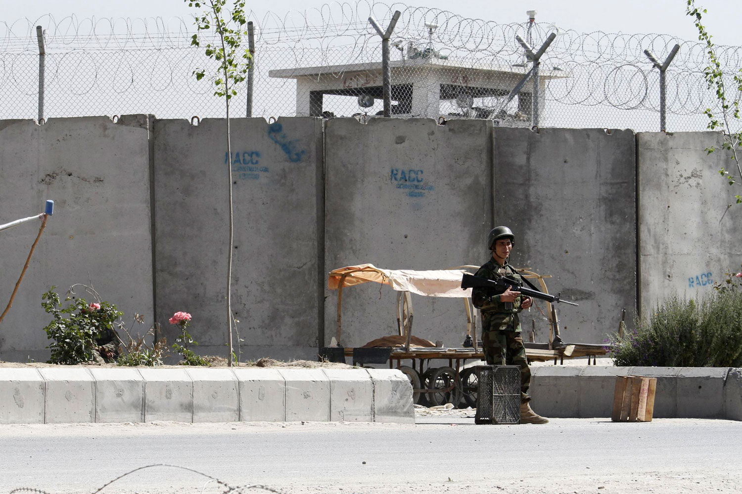 Se escapan de Kandahar 12 talibanes tras engañar a los funcionarios de la cárcel