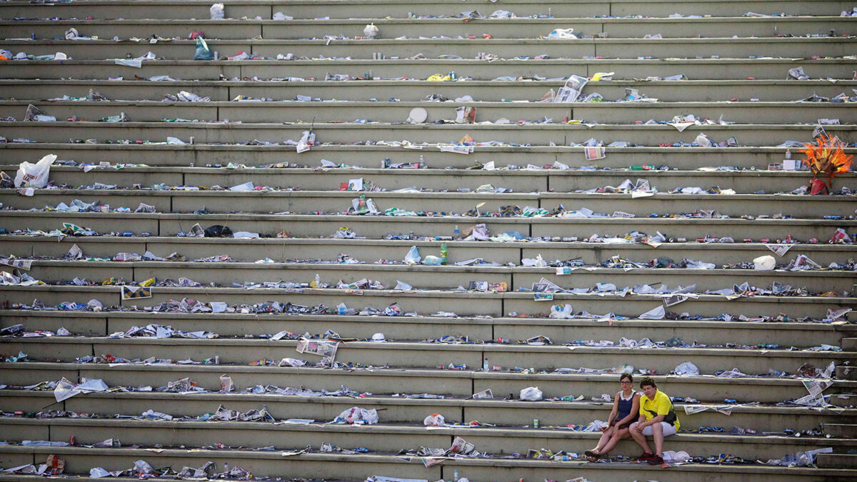 La huelga de barrenderos inunda de basura el carnaval de Río de Janeiro