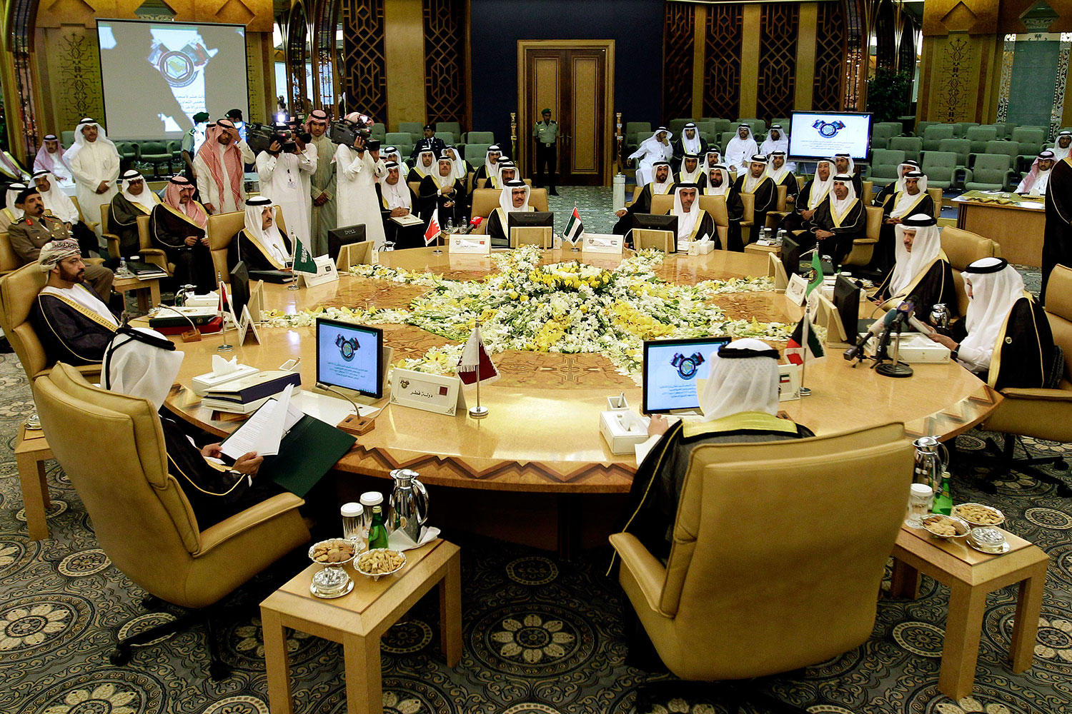 Arabía Saudí, Emiratos Árabes Unidos y Baréin retiran a sus embajadores en Catar