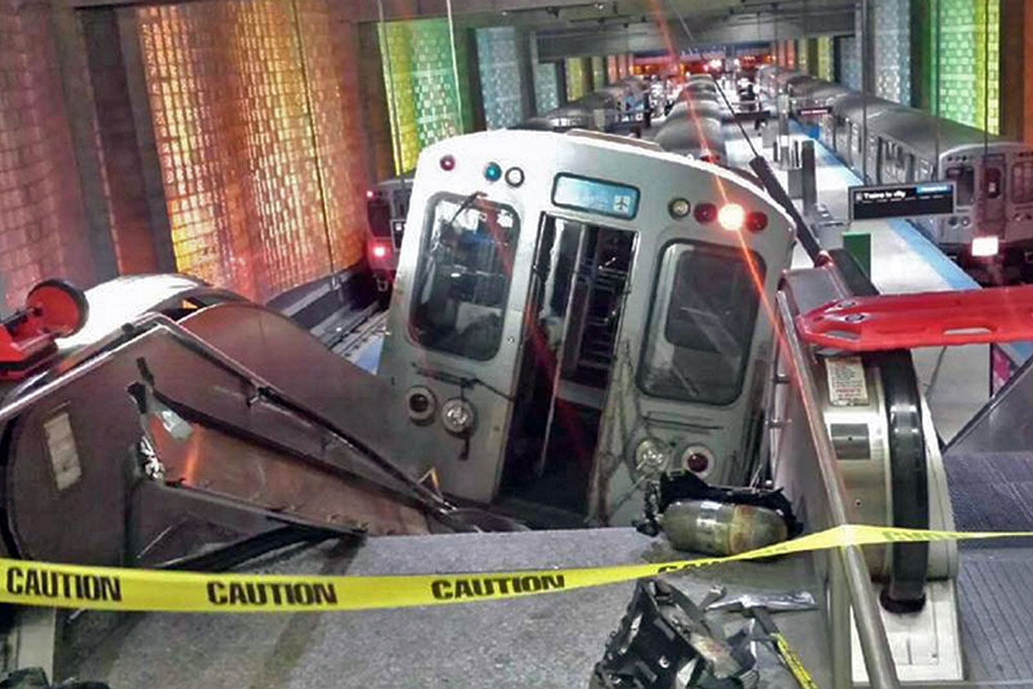 Un tren de cercanías descarrila en Chicago y deja 30 heridos leves