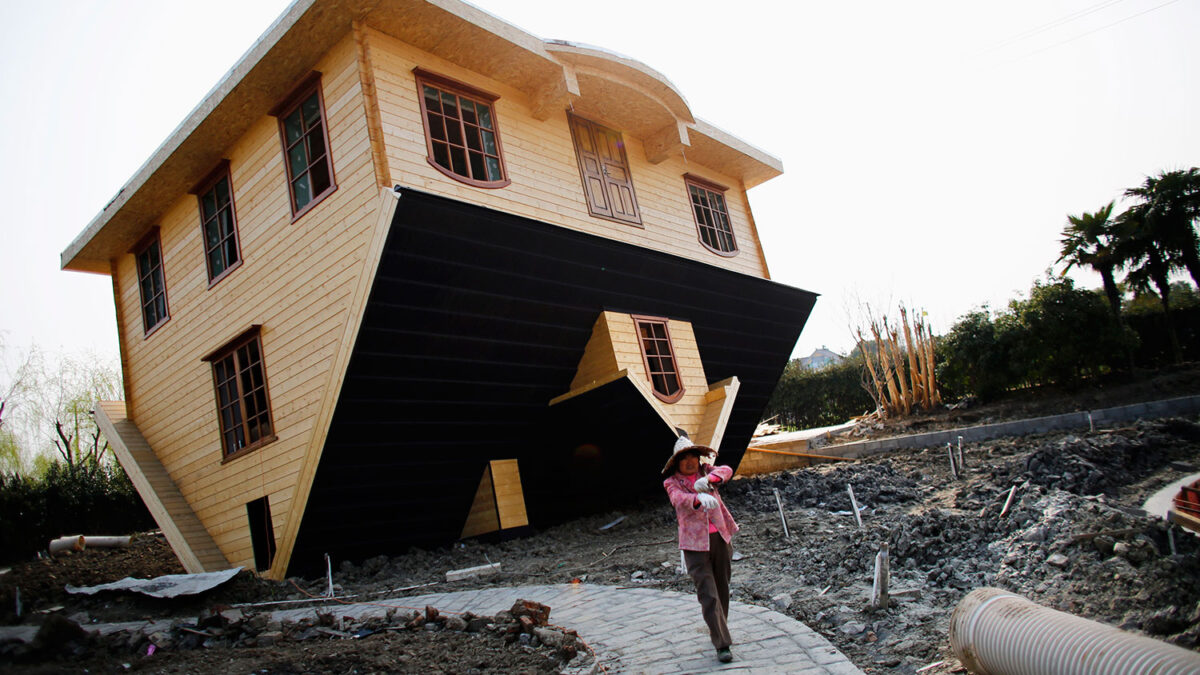 El barrio de Fengjing prepara la apertura de su peculiar atracción turística: una casa al revés