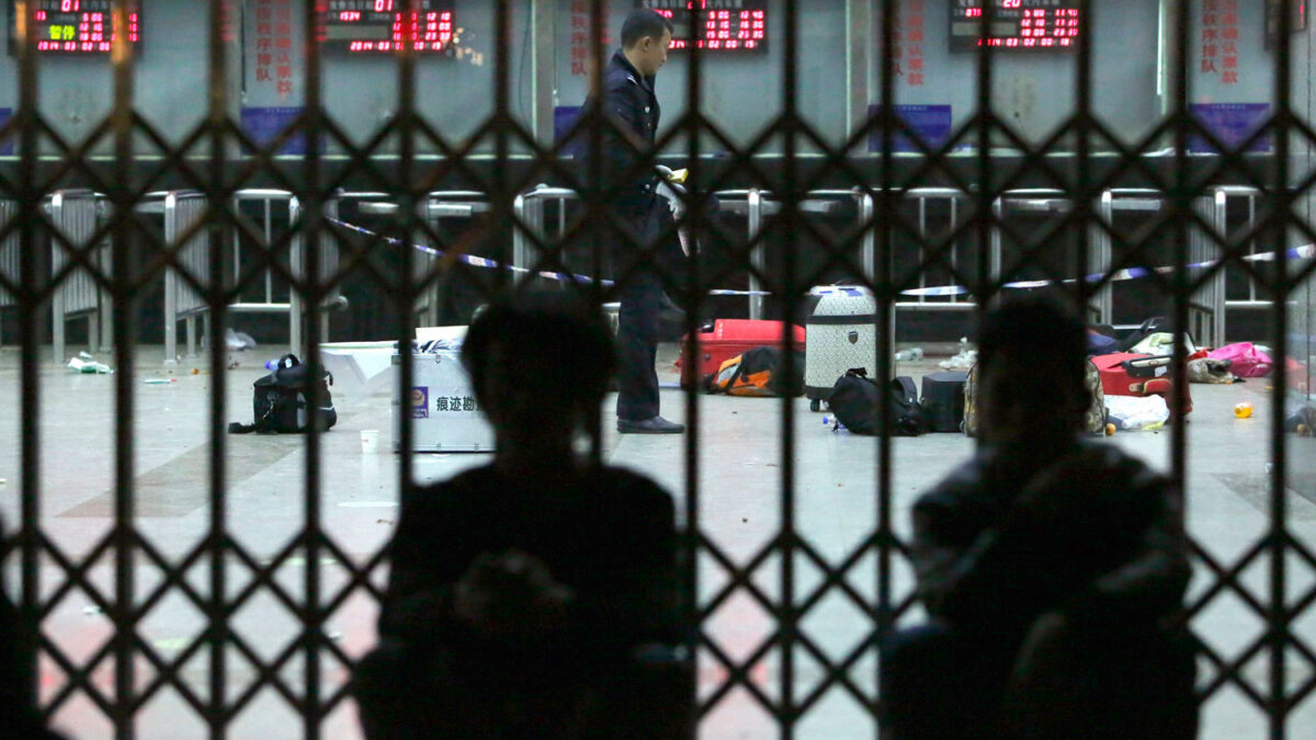 Mueren 29 personas en China tras un ataque en la estación de tren de Kunming