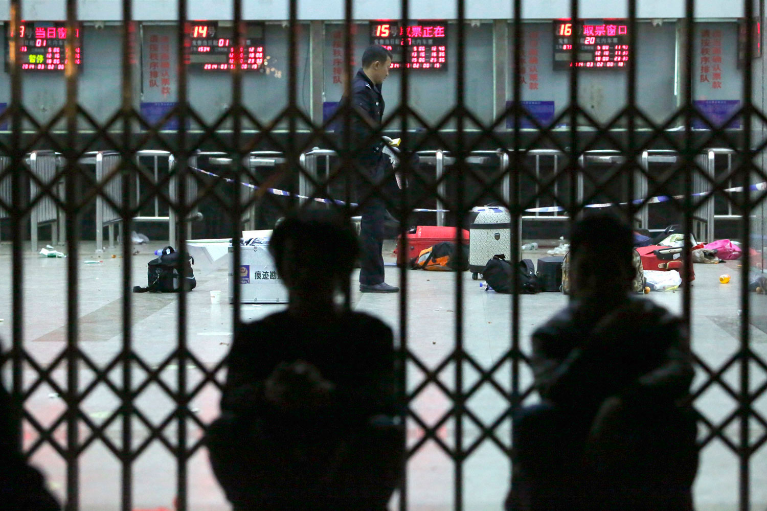 Mueren 29 personas en China tras un ataque en la estación de tren de Kunming