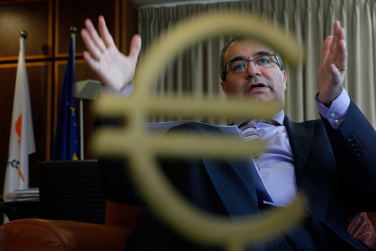 Dimite el gobernador del Banco Central de Chipre, Panicos Demetriades, en pleno rescate bancario