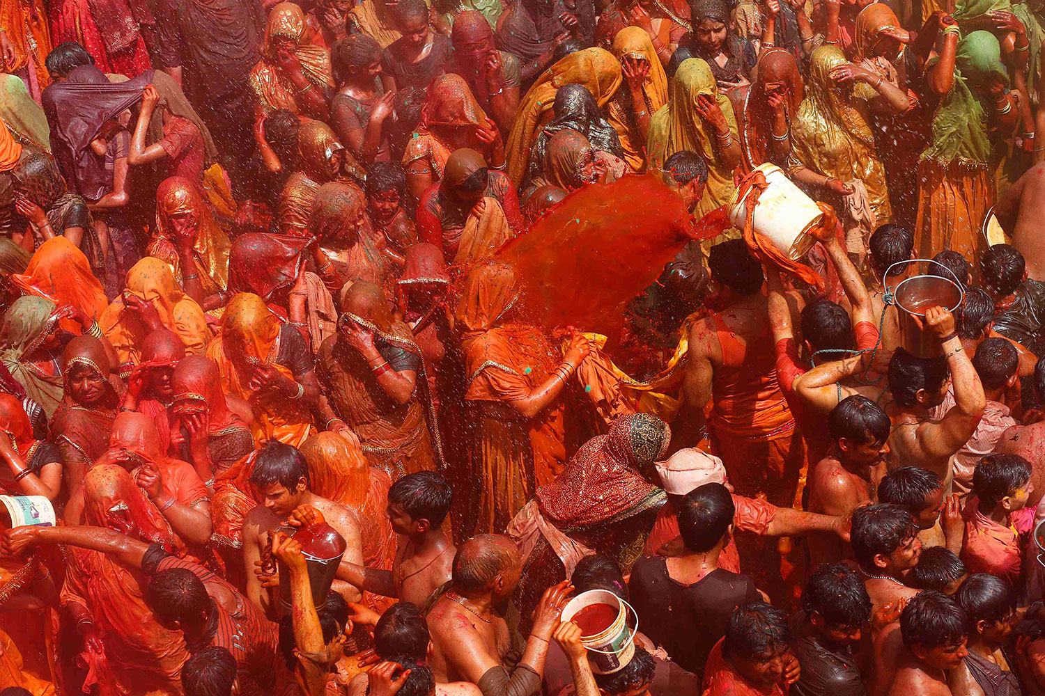 El juego "Huranga" pone fin al festival de los colores de India