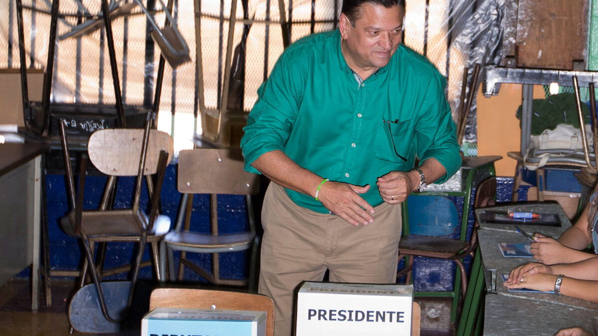 Roban varias papeletas selladas de la segunda vuelta en las presidenciales de Costa Rica