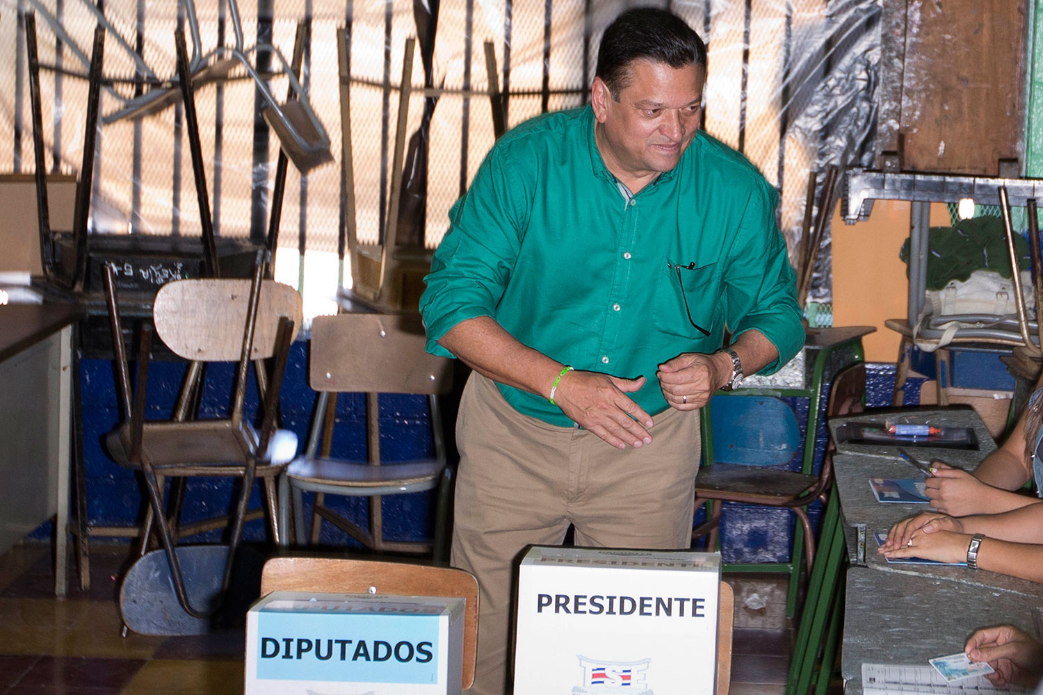 Roban varias papeletas selladas de la segunda vuelta en las presidenciales de Costa Rica