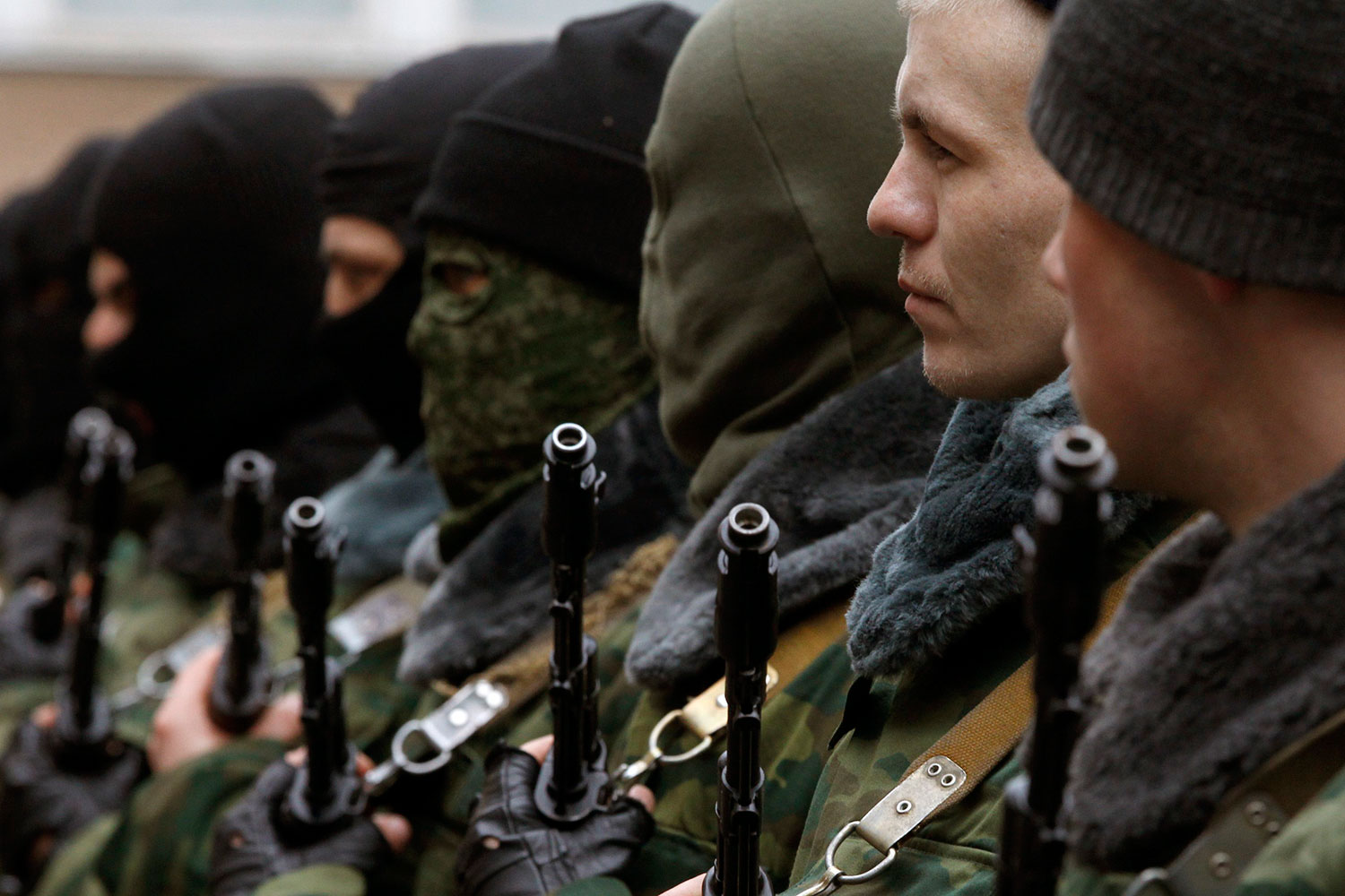 Mientras preparan el referéndum sobre Crimea, las fuerzas rusas controlan la región