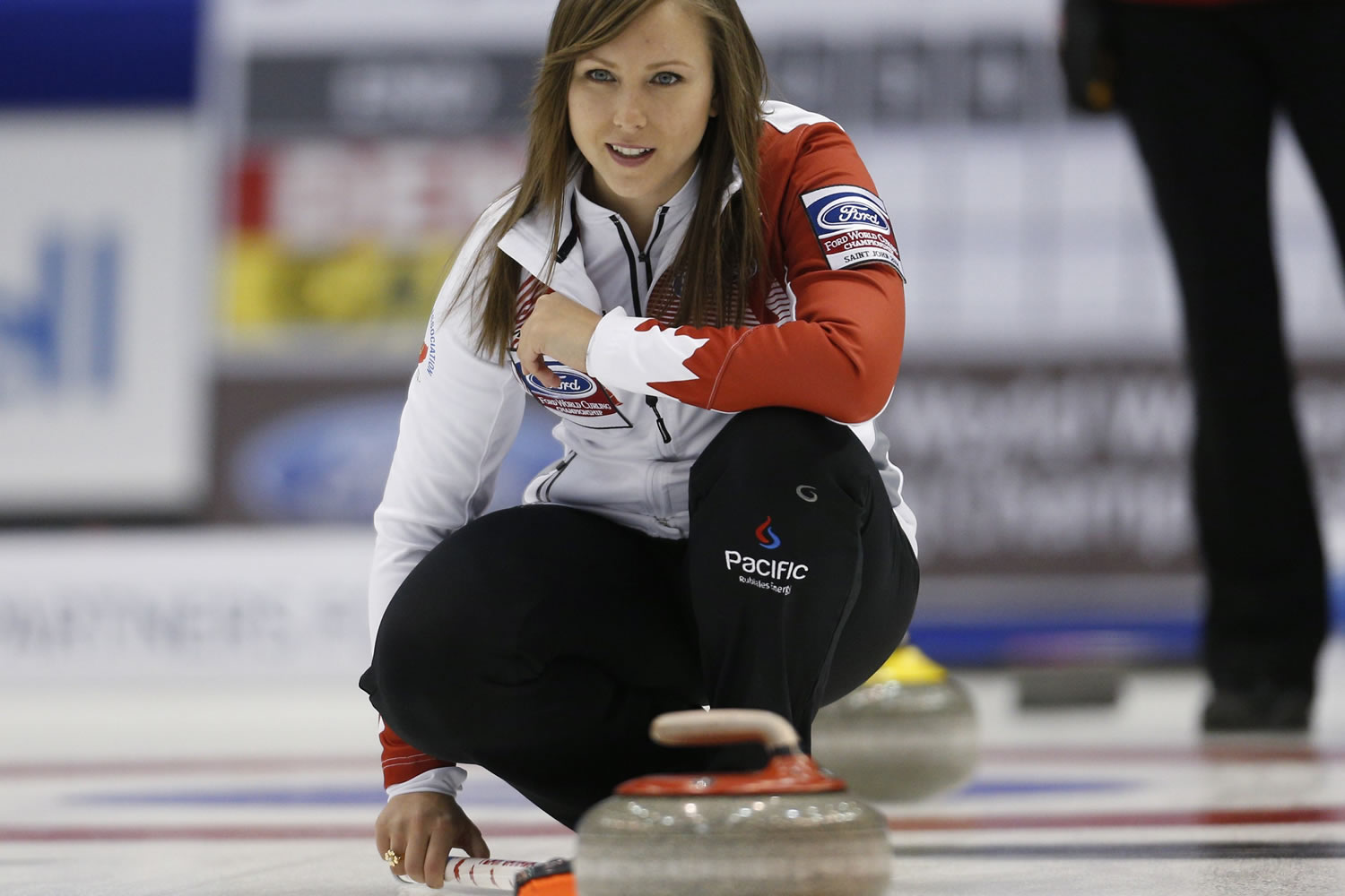 Rachel Homan olvida la humillación de Suiza con victoria ante Dinamarca en el Mundial de Curling