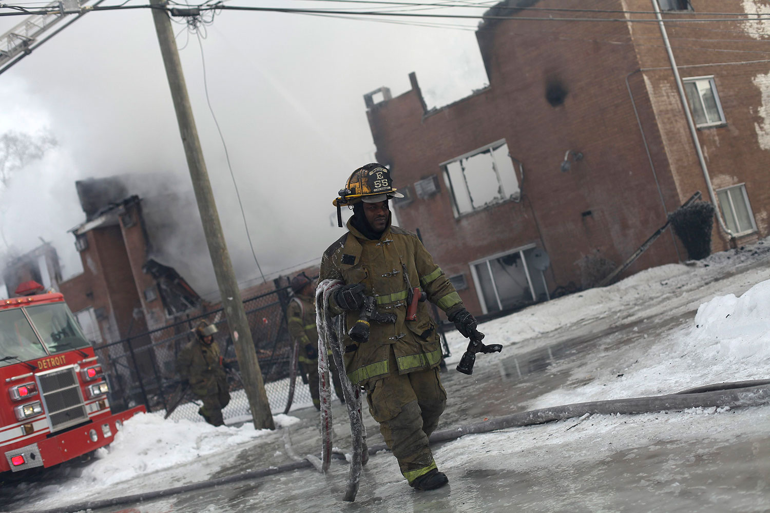 Cuatro personas hospitalizadas tras el incendio declarado en un edificio de apartamentos en Detroit