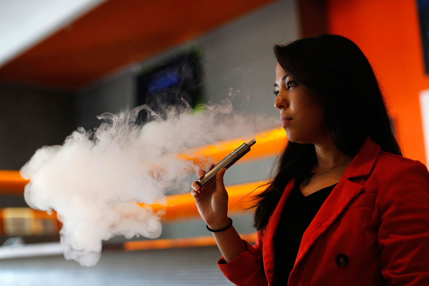 Los Ángeles prohíbe el uso de cigarrillos electrónicos en lugares públicos