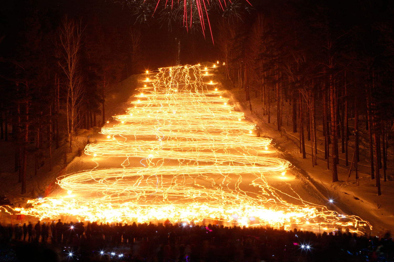 Rusia celebra la fiesta de invierno de las antorchas