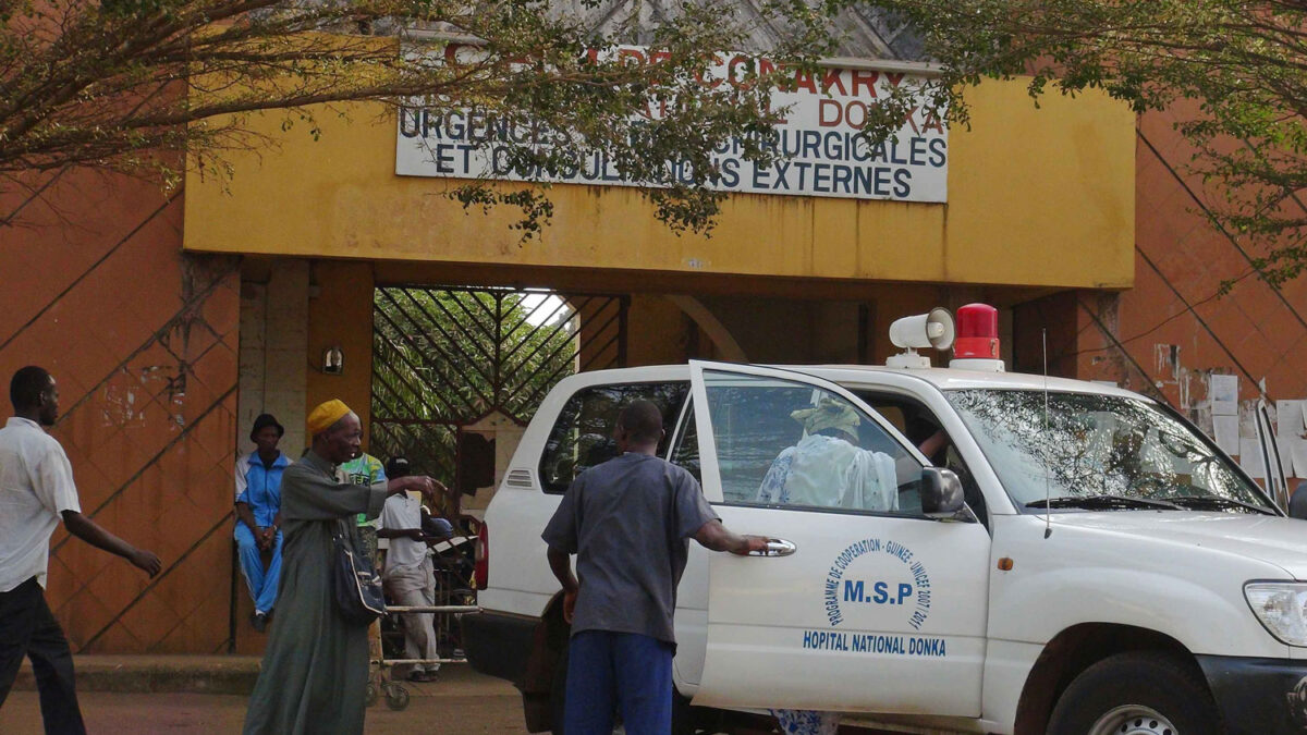 Senegal cierra su frontera terrestre con Guinea para evitar la expansión del ébola