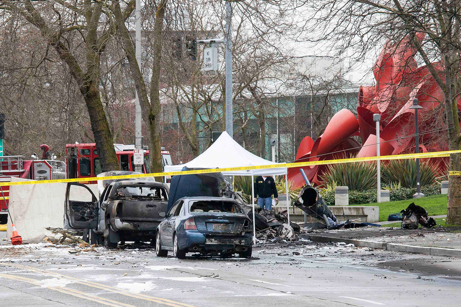 Dos personas han muerto al estrellarse un helicóptero de noticias de televisión en Seatle