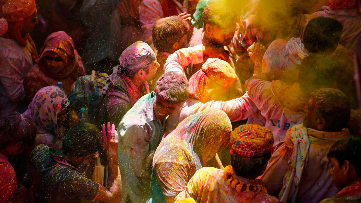 El Festival de los colores de la India da entrada a la primavera