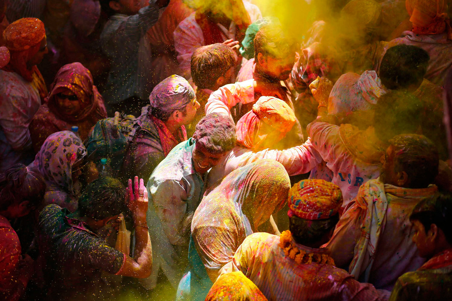 El Festival de los colores de la India da entrada a la primavera