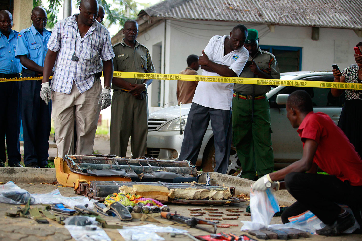 Detenidos dos somalíes que se dirigían al puerto de Mombasa en un coche que portaba explosivos