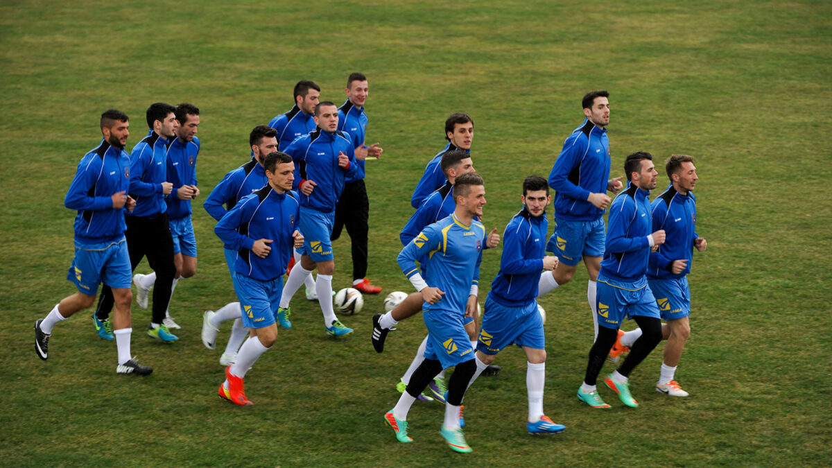 Mitrovica acoge el primer partido de fútbol internacional de Kosovo