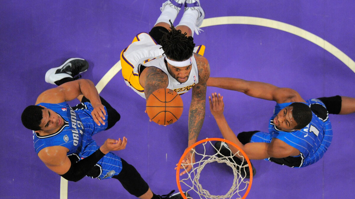 Jordan Hill logra la mejor anotación de su carrera en la vuelta al triunfo de los Lakers