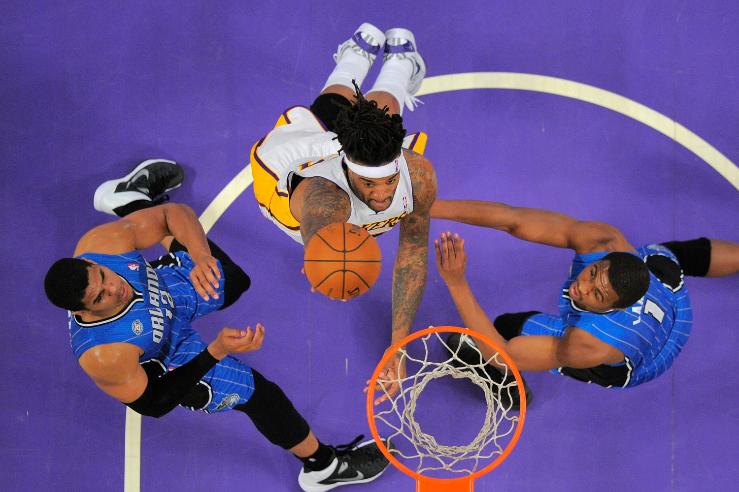 Jordan Hill logra la mejor anotación de su carrera en la vuelta al triunfo de los Lakers