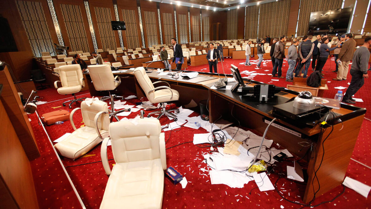 Heridos de bala dos diputados libios en el asalto al Congreso General de la Nación