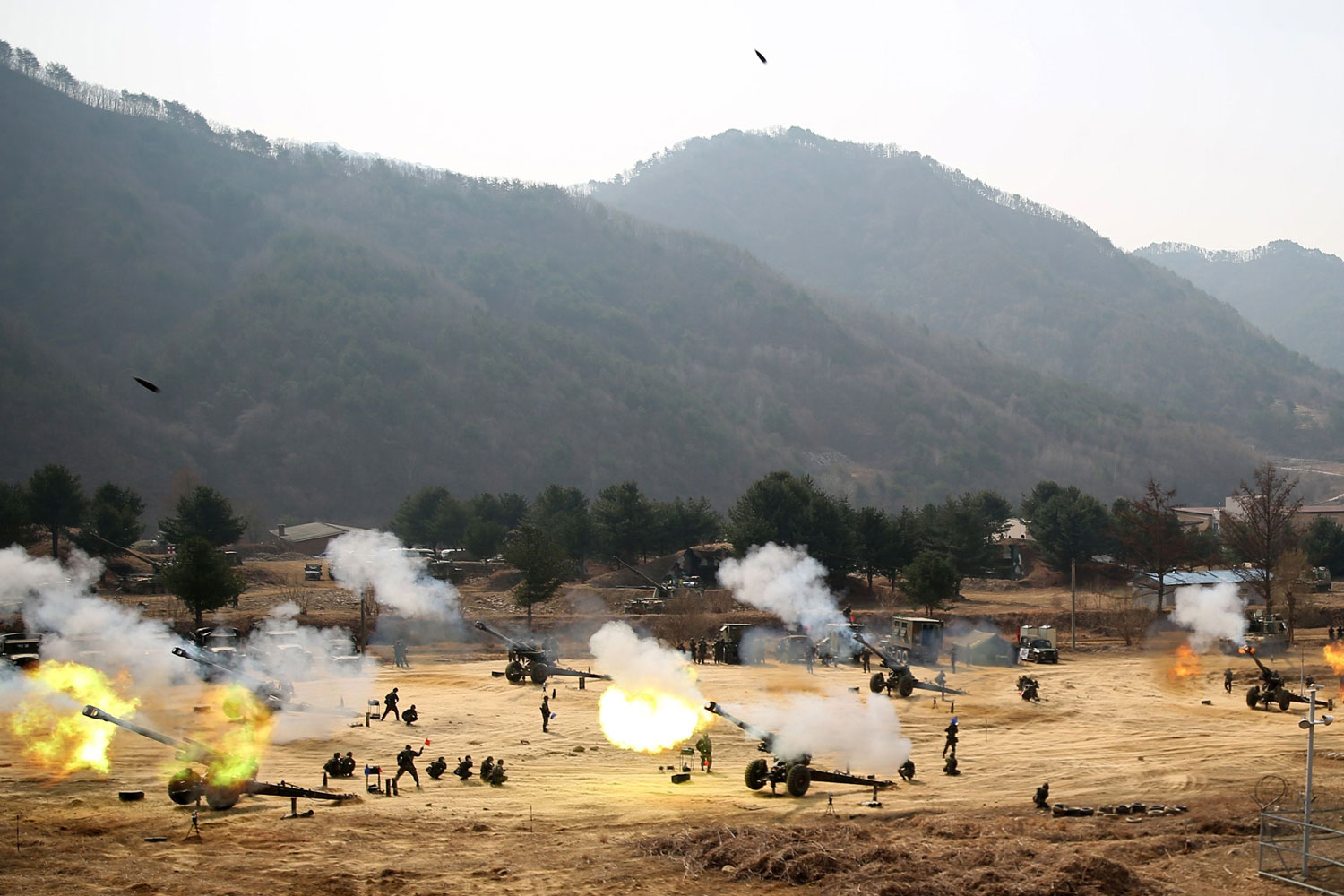 Pyongyang lanza 2 misiles de alcance medio y tensa aún más la relación con Seúl