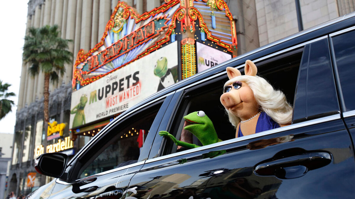 Gustavo y Peggy comienzan su gira por Europa en «Muppets Most Wanted»