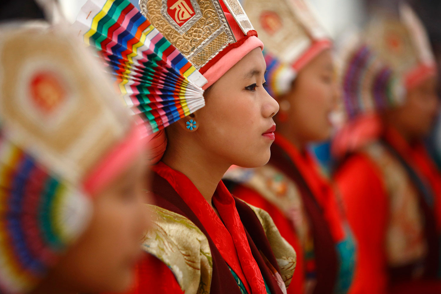 Música, danzas y trajes tradicionales marcan el último día del Año Nuevo Tibetano.
