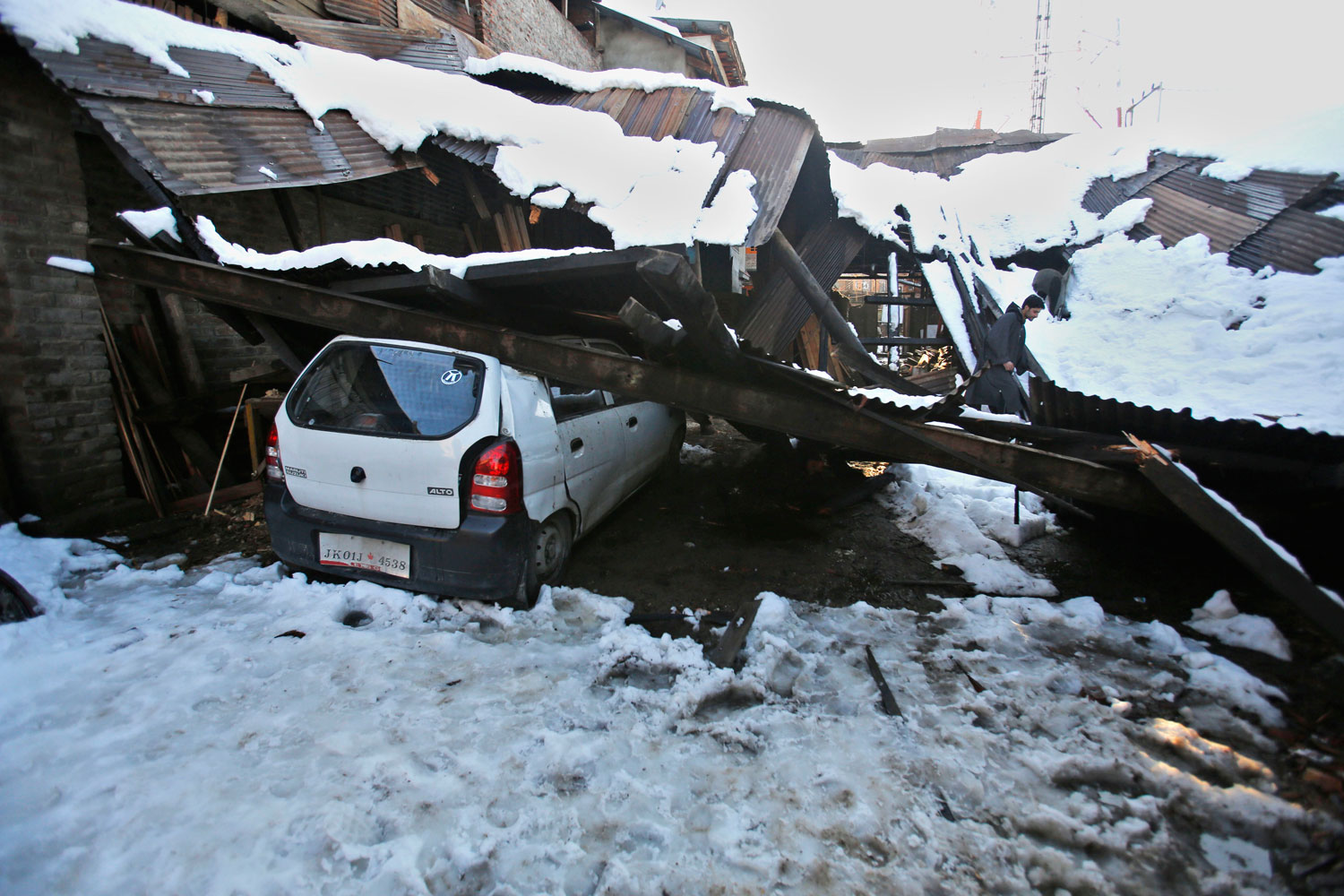 14 muertos tras las intentas nevadas en Cachemira