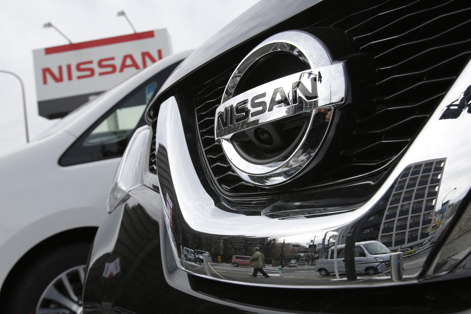 Nissan llama a revisión a un millón de automóviles en Estados Unidos por un fallo en el airbag