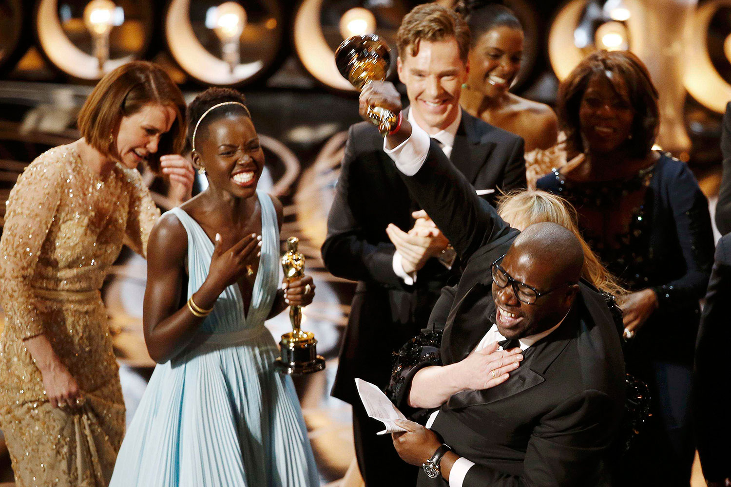 "Gravity" triunfa en los Oscar que premiaron a "Doce años de esclavitud" como mejor película del año