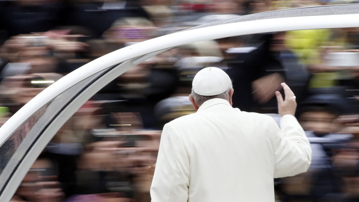 El Papa acepta la renuncia del conocido «obispo del lujo»