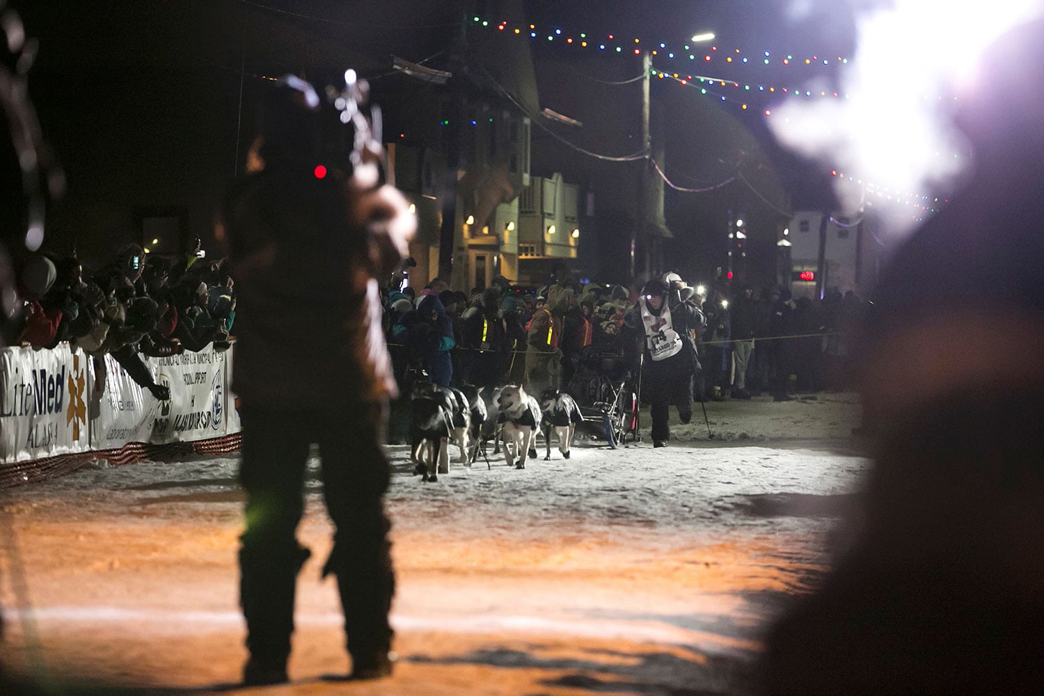 Dallas Seavey logra su segunda victoria en la carrera de trineos tirados por perros, Iditarod