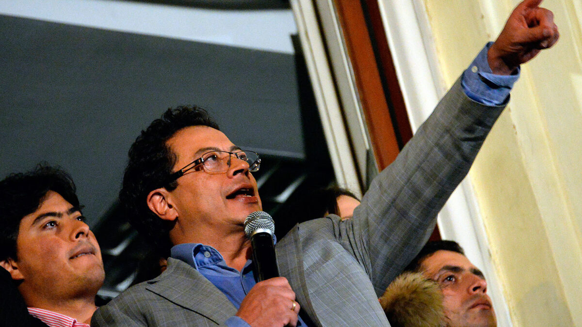 Gustavo Petro ha sido destituido como alcalde de Bogotá