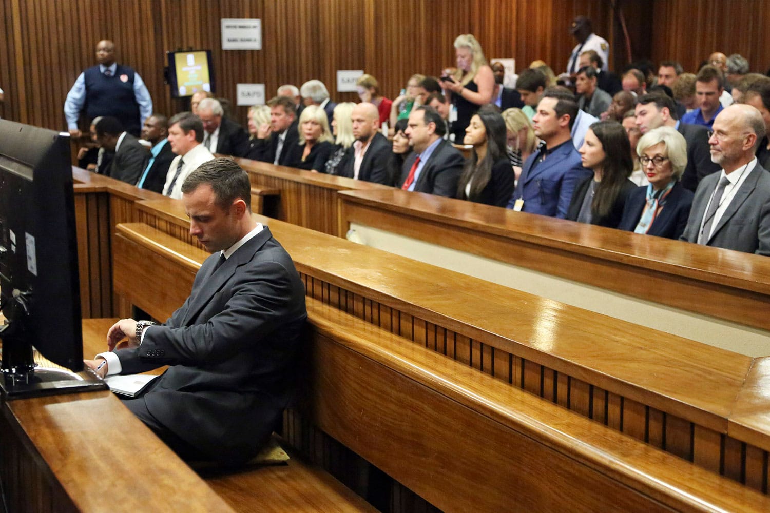 Arranca el juicio contra el atleta Oscar Pistorius, acusado de asesinar a su novia, Reeva Steenkamp