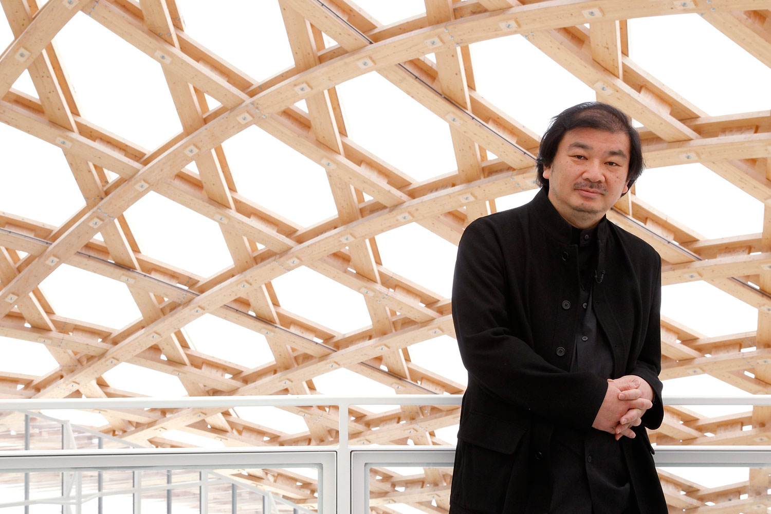El arquitecto japonés Shigeru Ban ha sido galardonado con el Premio Pritzker