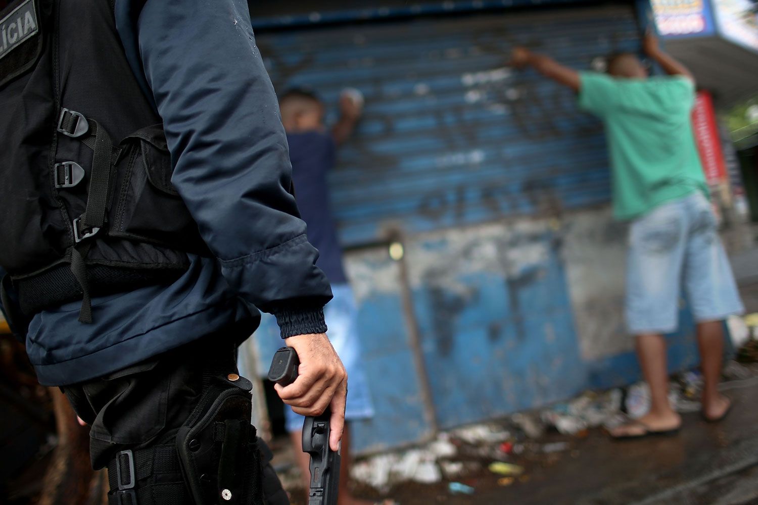 La Policía de Río de Janeiro entra en varias favelas para intentar detener los ataques a comisarías