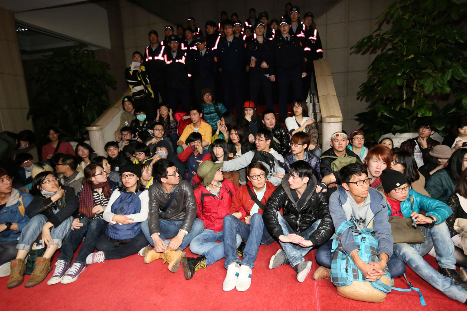 Continúan las protestas estudiantiles en Taiwan para frenar el pacto comercial con China