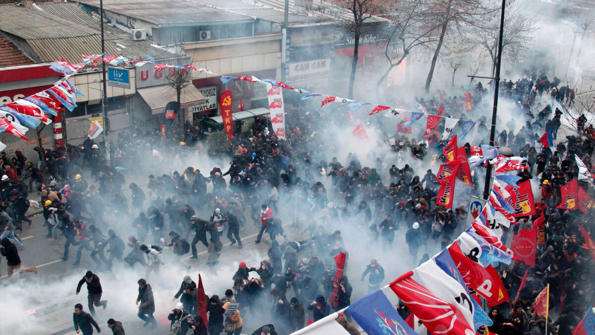 Mueren dos personas en las manifestaciones de Estambul por la muerte del manifestante, Berkin Elvan