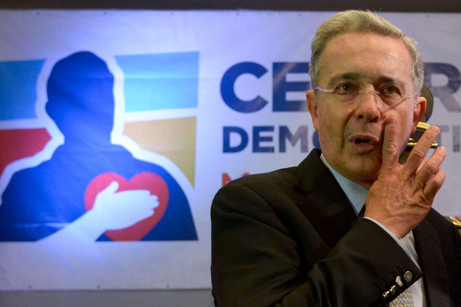 El senador electo, Álvaro Uribe, denuncia irregularidades en los comicios del 9 de marzo