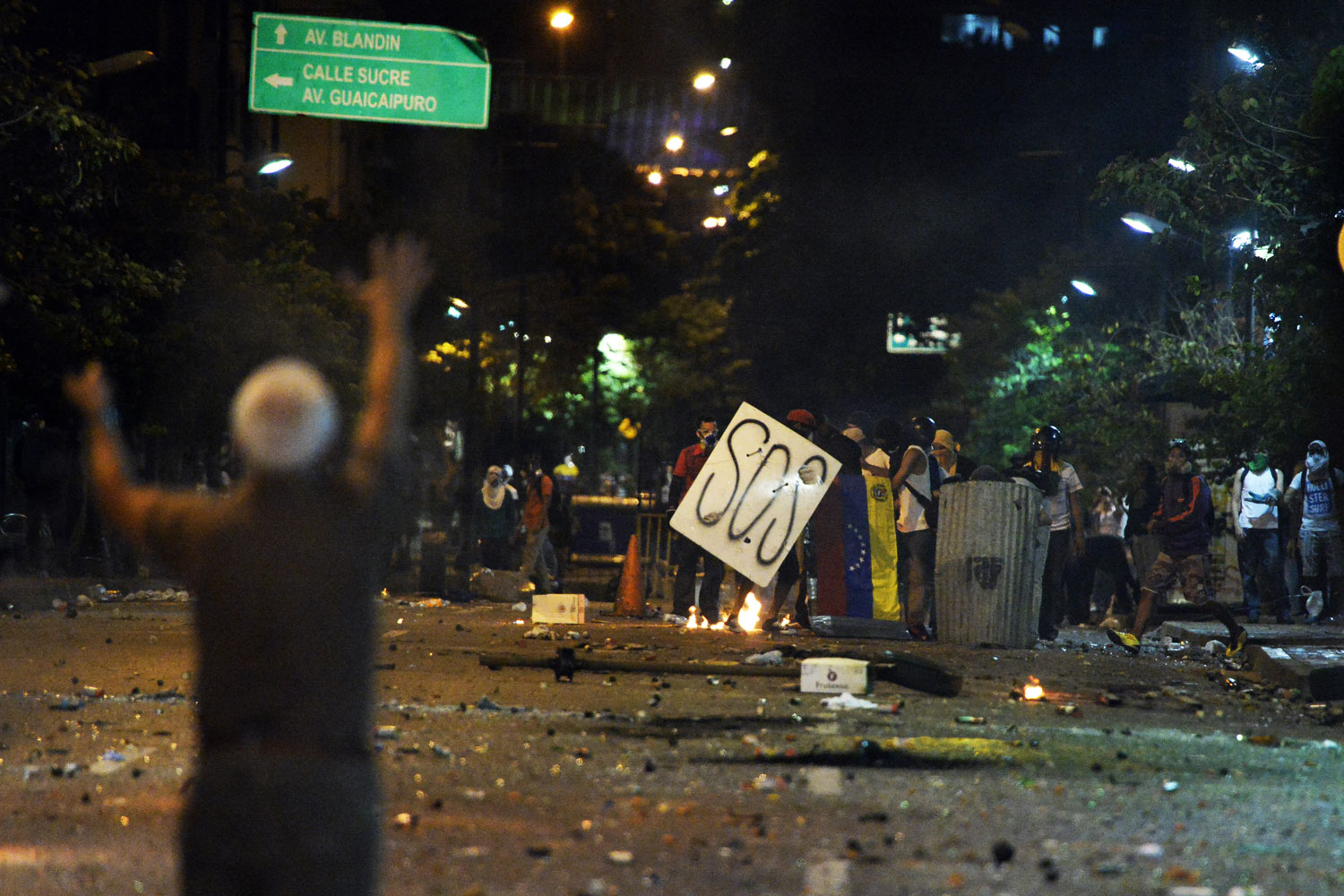 Maduro pide diálogo tras el anuncio de 2 nuevos muertos en las protestas