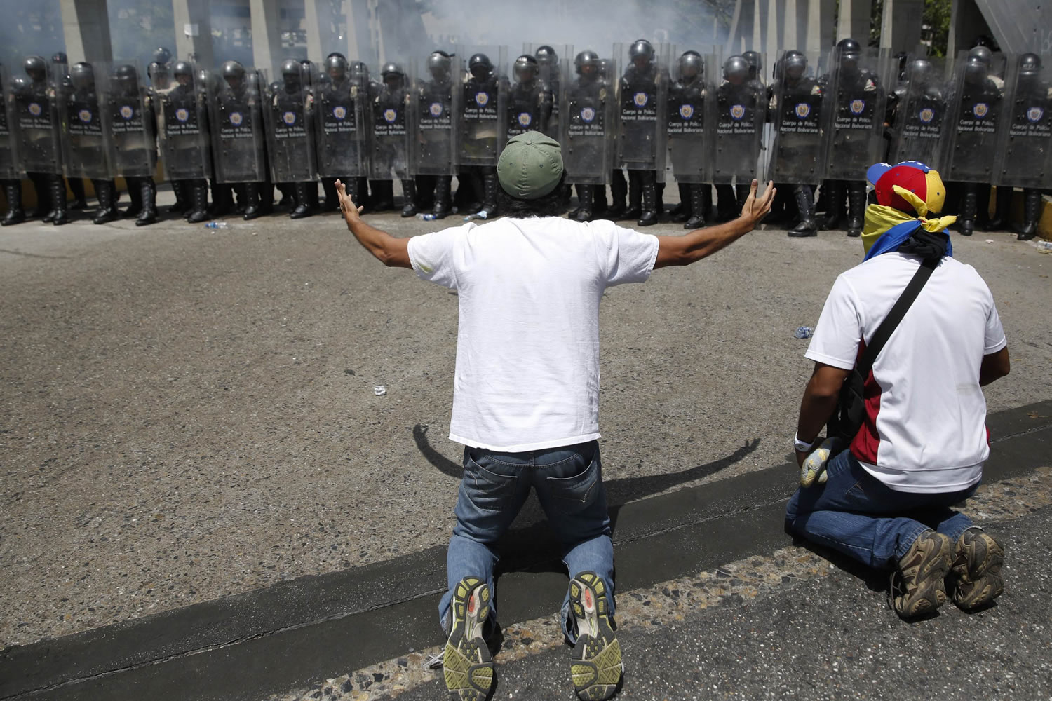 Tres nuevos muertos y alcaldes detenidos en Venezuela en otra intensa jornada de protestas